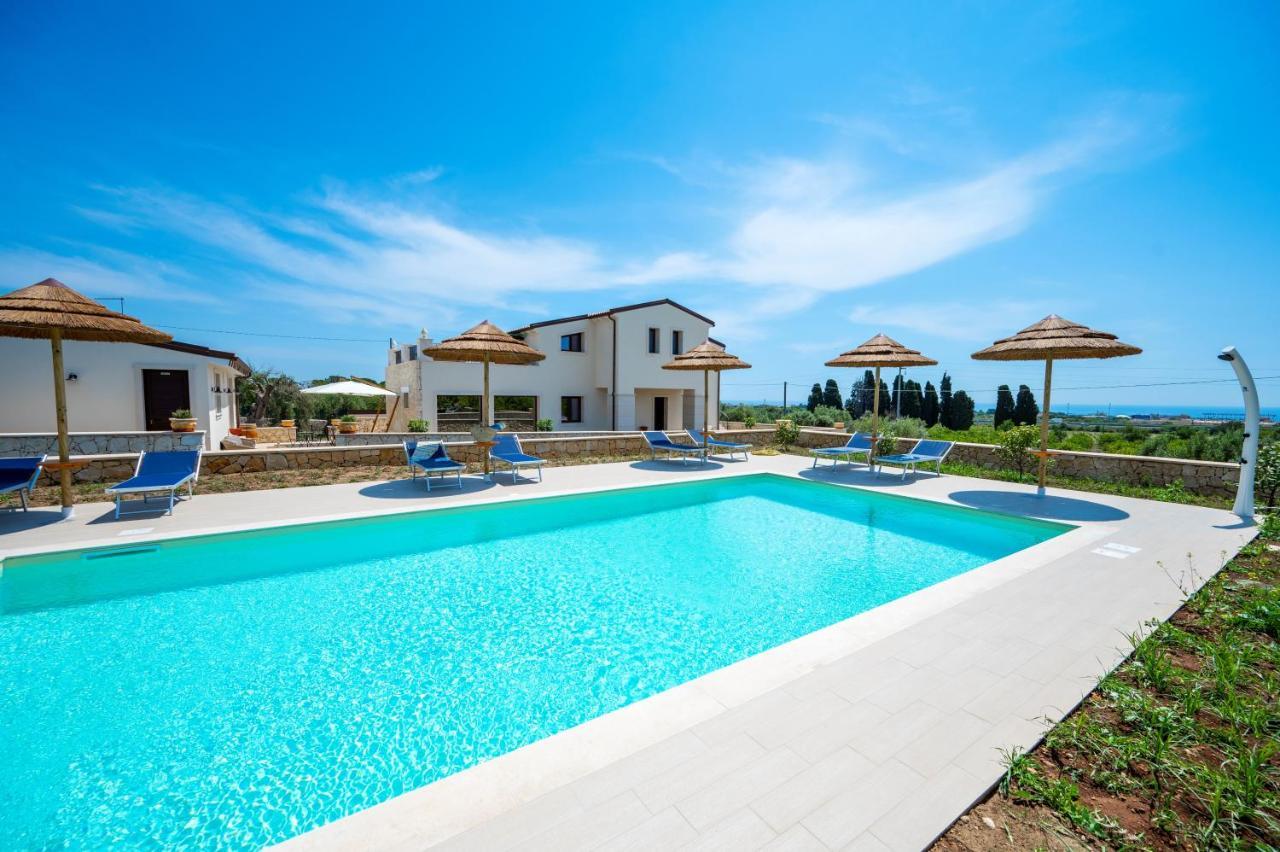 Villa Carmiano Luxury Bedrooms In Avola In The Province Of Syracuse With Spa And Swimming Pool And Wonderful Seaview Dış mekan fotoğraf