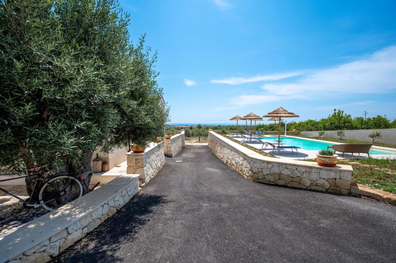 Villa Carmiano Luxury Bedrooms In Avola In The Province Of Syracuse With Spa And Swimming Pool And Wonderful Seaview Dış mekan fotoğraf