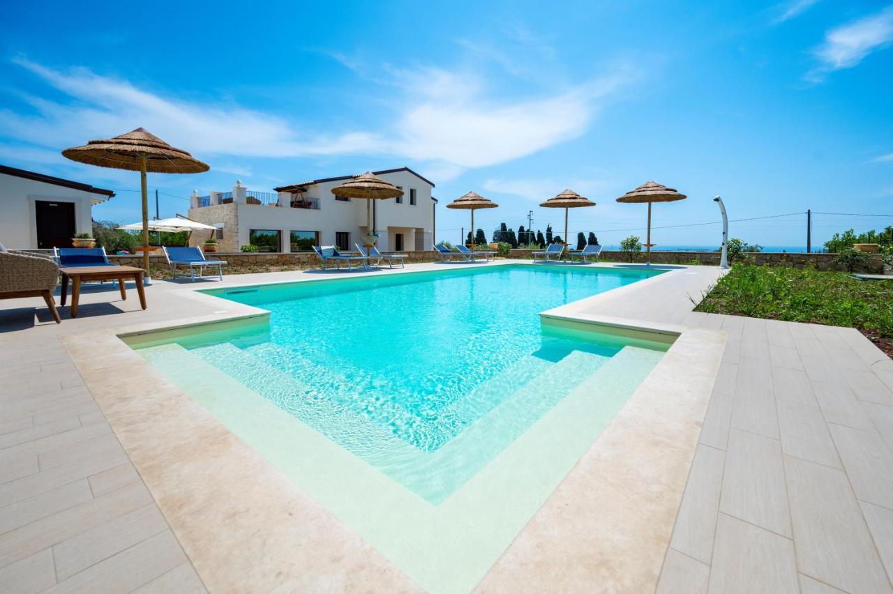 Villa Carmiano Luxury Bedrooms In Avola In The Province Of Syracuse With Spa And Swimming Pool And Wonderful Seaview Dış mekan fotoğraf