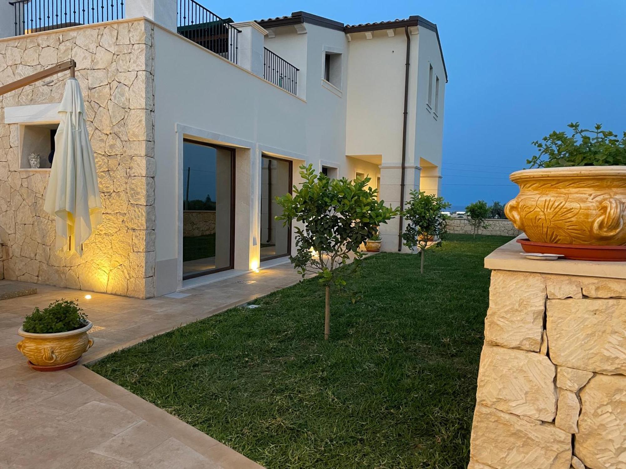 Villa Carmiano Luxury Bedrooms In Avola In The Province Of Syracuse With Spa And Swimming Pool And Wonderful Seaview Dış mekan fotoğraf